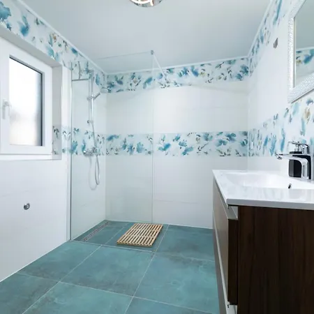 Studio, 70 Steps From The * Baška