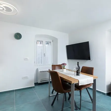 Appartement Studio, 70 Steps From The *