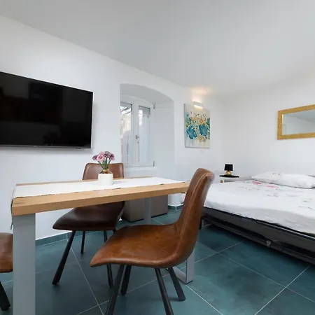 Appartement Studio, 70 Steps From The *