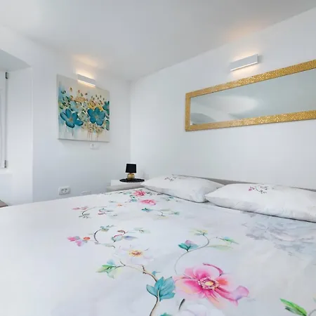 Appartement Studio, 70 Steps From The